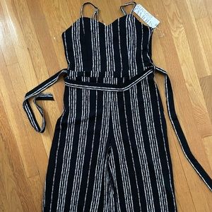 Almost Famous juniors cropped wide leg jumpsuit size L